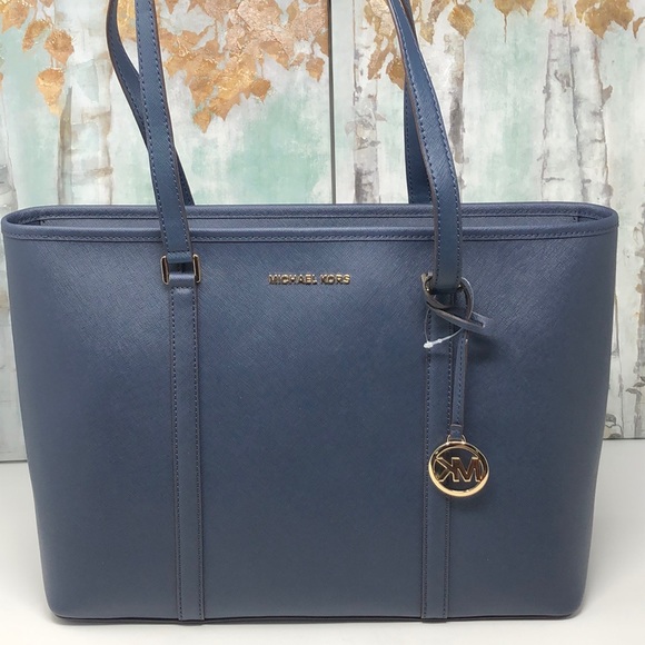 Michael Kors Handbags - Nwt Michael kors Sady Laptop Bag